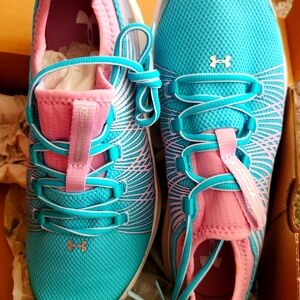 Nwb Under Armour UA GS Infinity Shoes Sz 6.5y